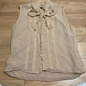 Dana Bachman 100% silk top size 6‎